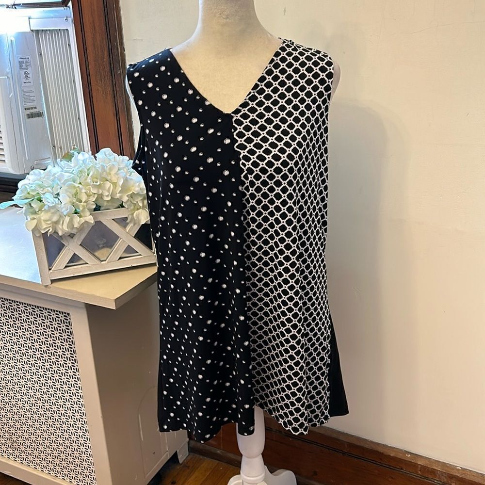 Nina Leonard black white patterned sleeveless blouse Size S EUC